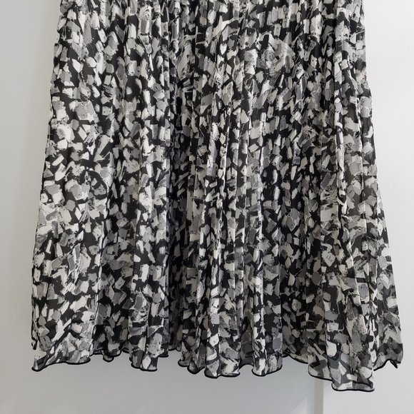 Black white & Grey Pleated Skirt - Picture 2 of 4
